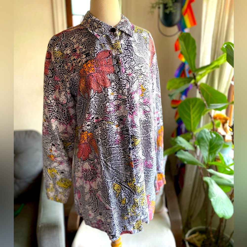 $5 SALE —Vintage Joseph A 100% Linen long sleeve button down floral Print blouse